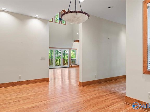 4th image of 3707 Lookout Dr SE