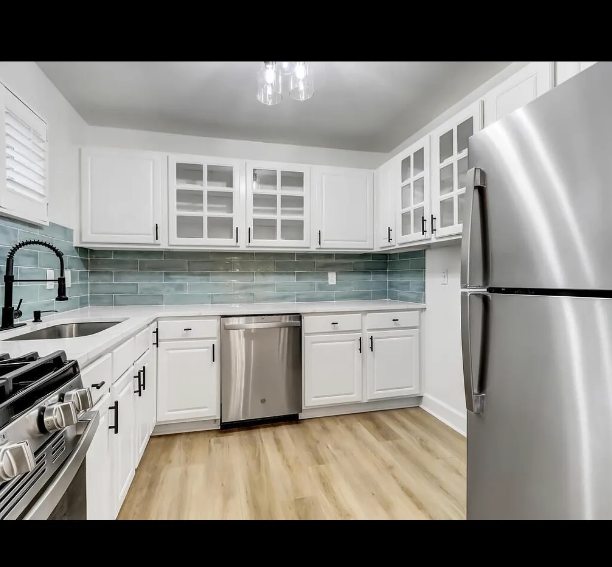 3 bed, 1284 sqft, $1,999 — Photo 2