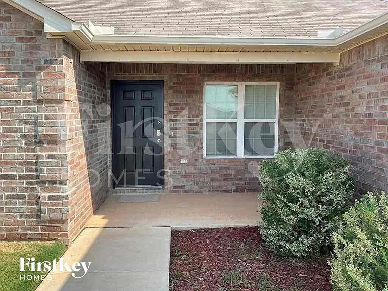 233 NE 21st Ct — Photo 2
