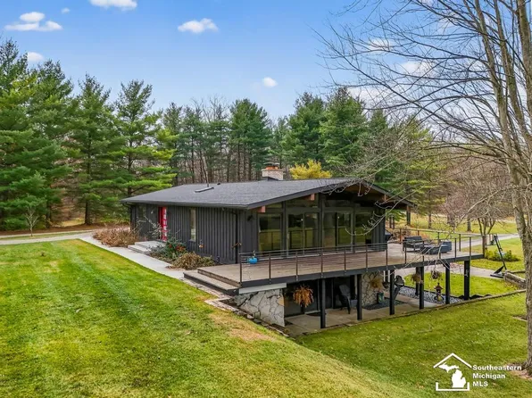 4270 W Temperance Rd, Ottawa Lake, MI 49267