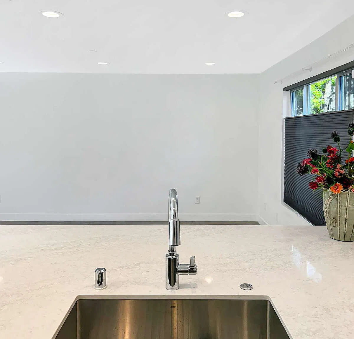 2 bed, 1.0 bath, $2,695 — Photo 4