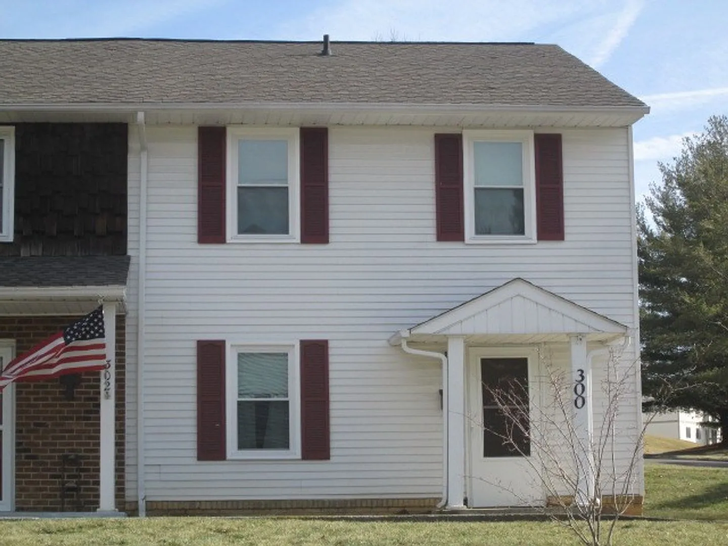 3 Bedroom 1 Full Bath with 2 1/2 Bath Townhouse — Photo 1