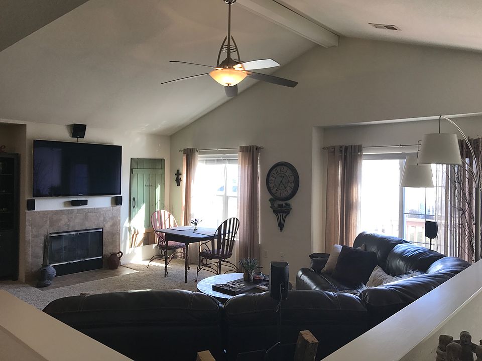 Bright/Sunny Great Room