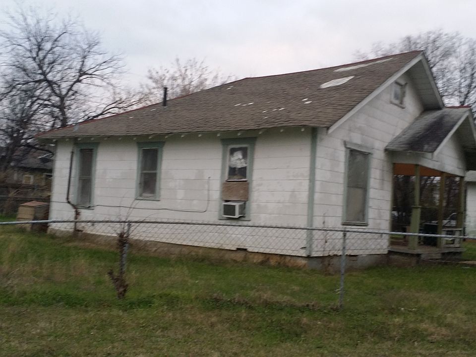 2nd image of 1424 E Myrtle St