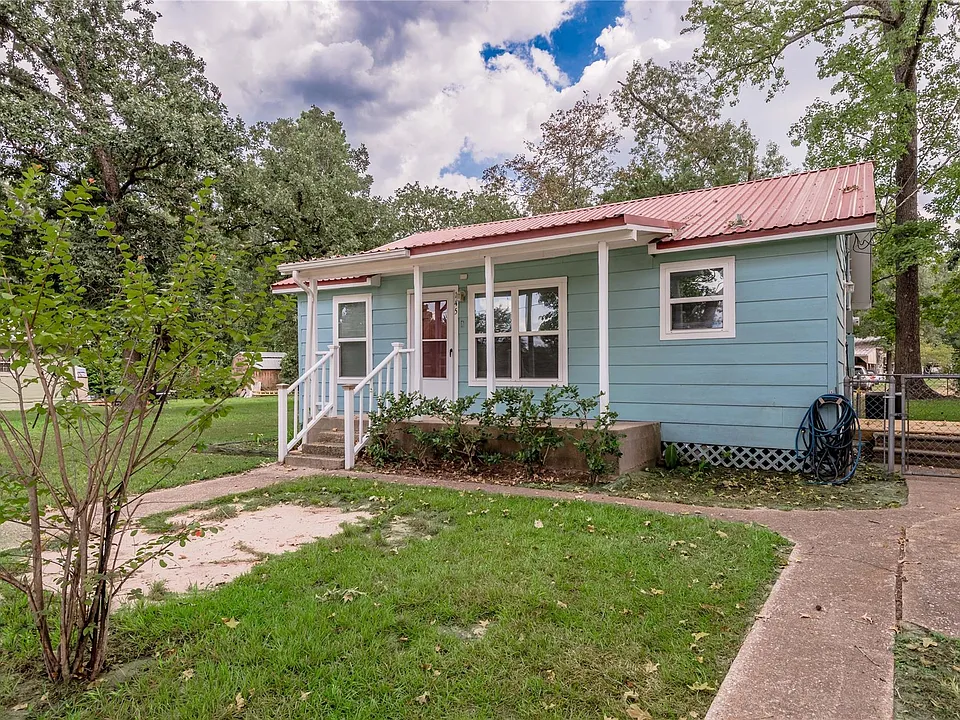 145 Pine Hollow Ln