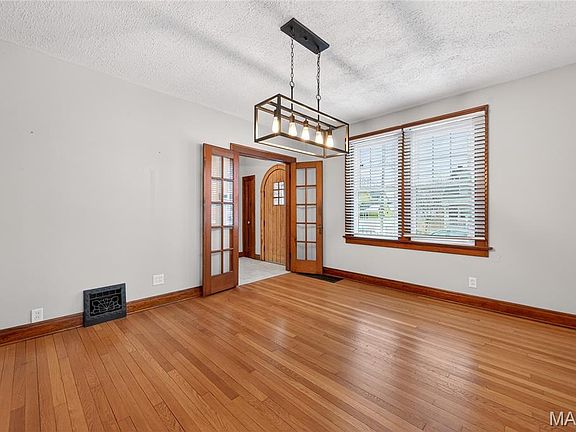2nd image of 221 N Benton Ave
