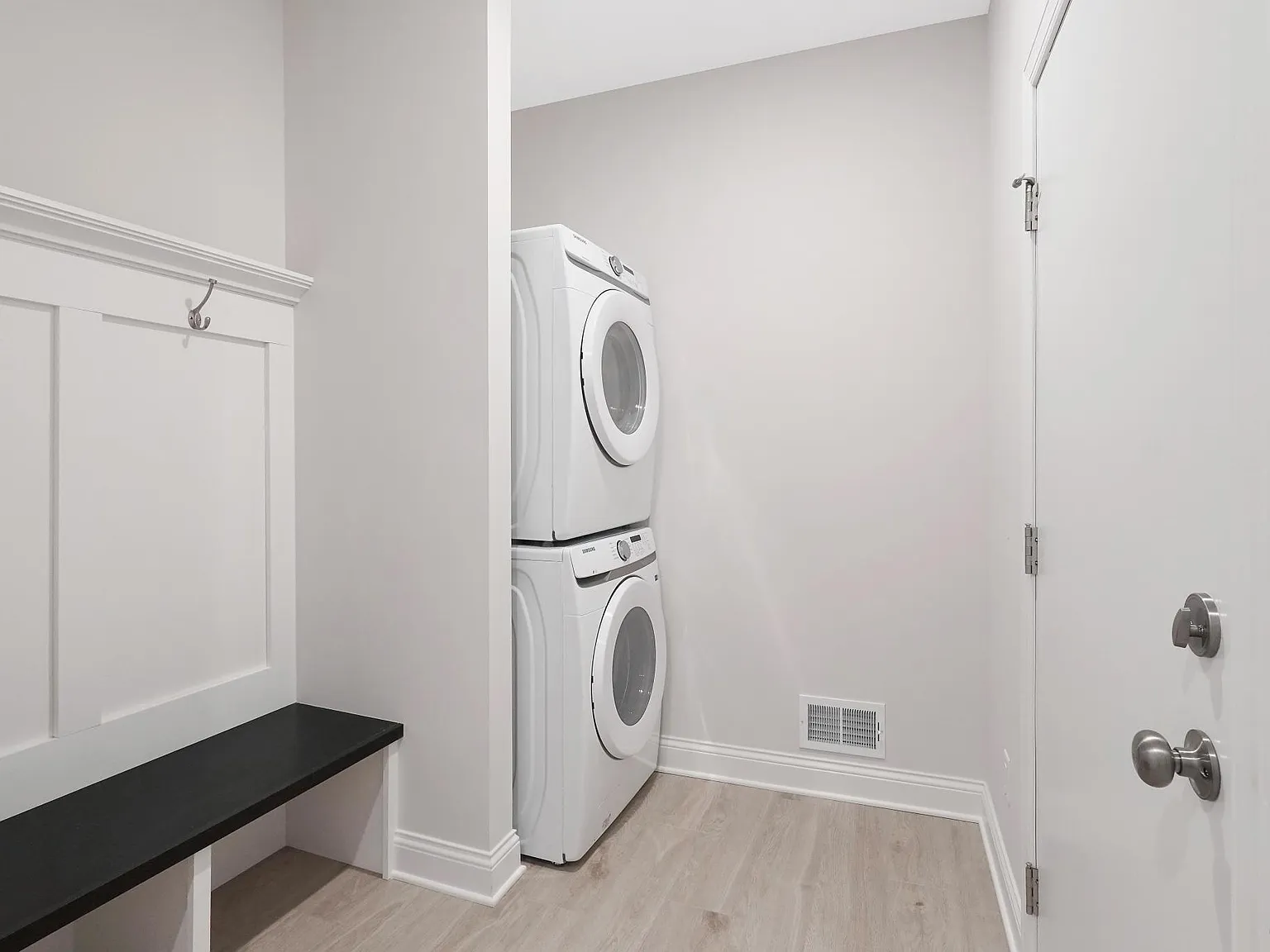 3 bed, 2684 sqft, $2,850 — Photo 3