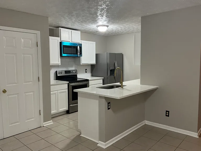 5553 Strathmoor Manor Cir — Photo 9