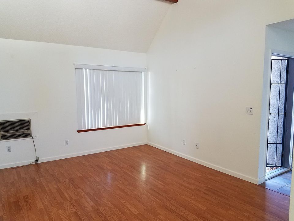1st image of 1055 Baywood Dr