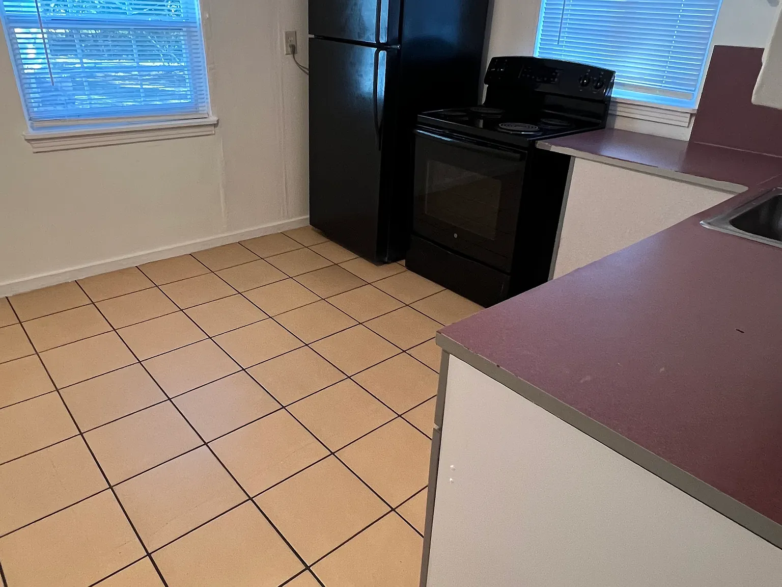 2 bed, 1000 sqft, $1,050 — Photo 4