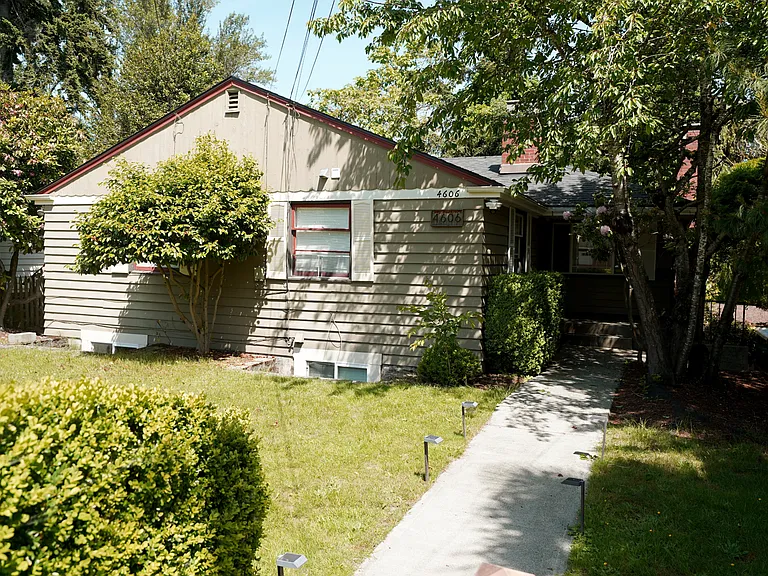 4606 NE 54th St — Photo 3