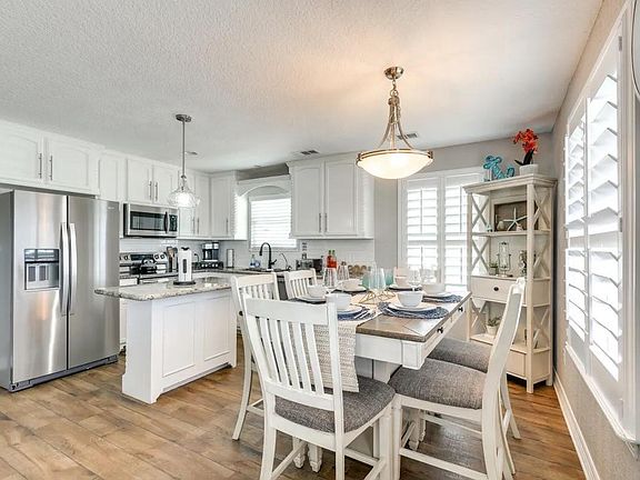 3rd image of 207 Sandpebble Pl