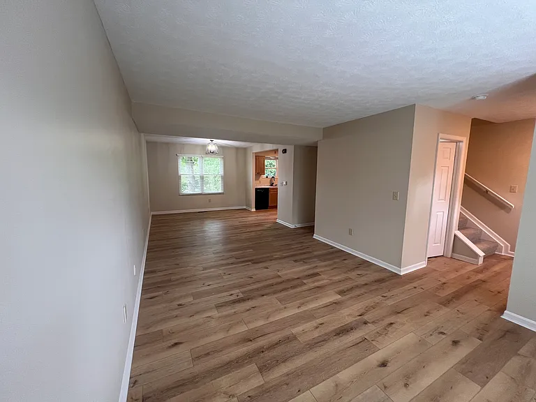 662 S Grand Ave — Photo 7