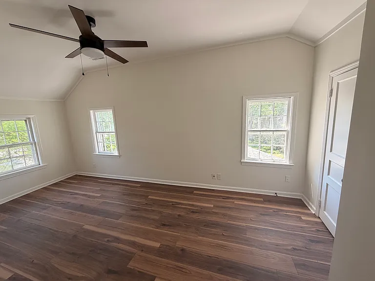 504 Fleming St — Photo 8