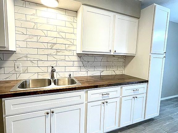 3rd image of 1004 W Coal Ave