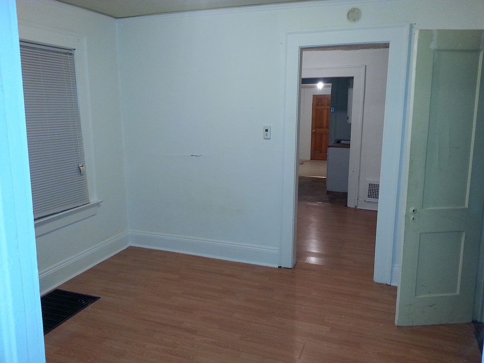 2nd image of 251 Wellington St SW #B