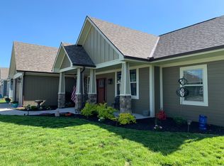 509 SW Russell St, Oak Grove, MO 64075