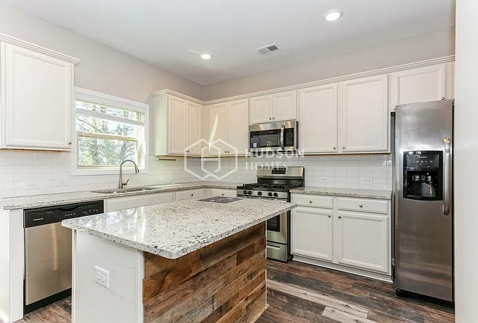 319 Lanier Ct — Photo 9