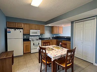 5th image of 3455 S Oaklawn Cir