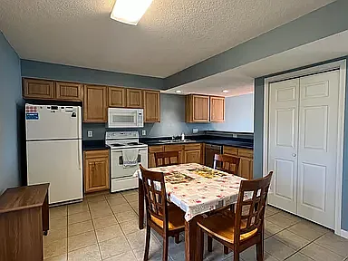 3455 S Oaklawn Cir — Photo 5