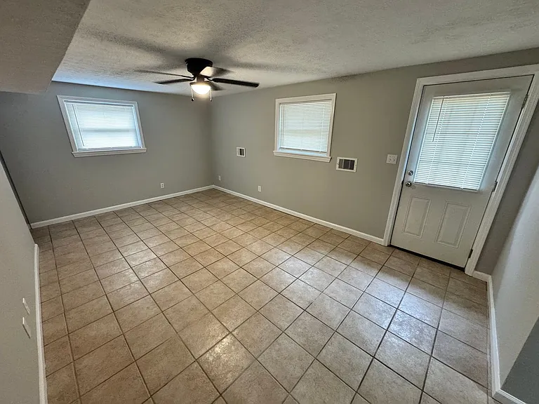 8016 Broadfern Dr — Photo 45