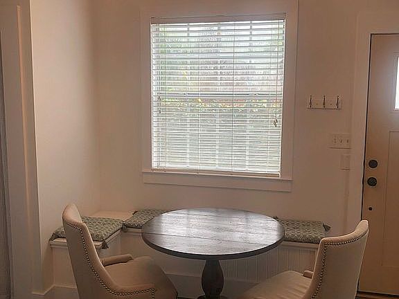 DINING w/ STORAGE BANQUETTE