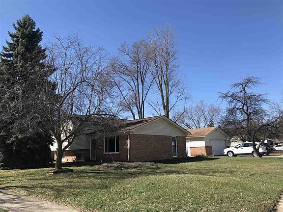 3rd image of 41673 Harvard Dr