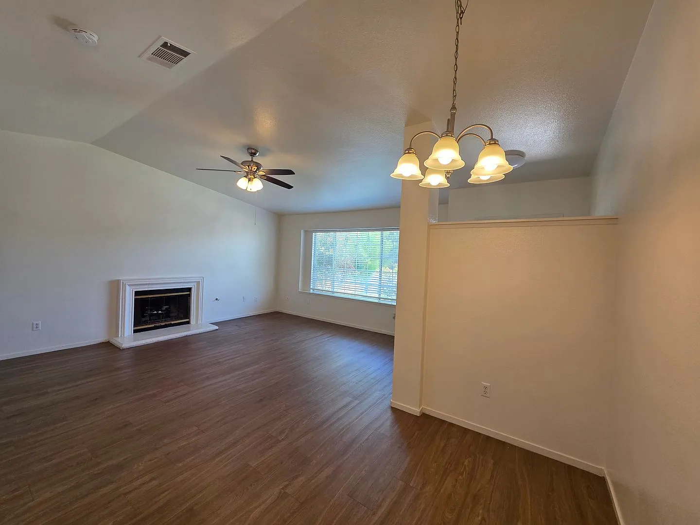 Move In Special - $500.00 Off First Months Rent — Photo 3