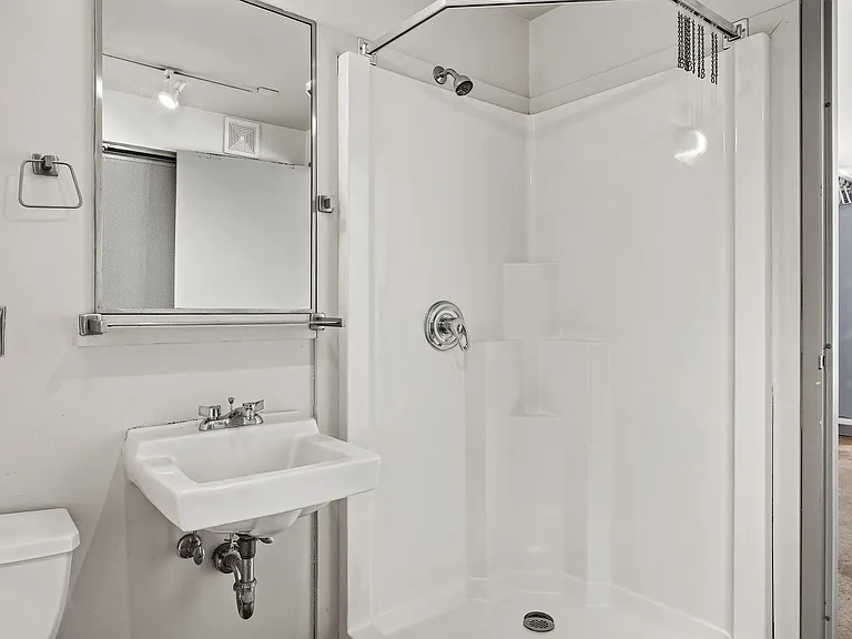 Whiteway Apartments — Photo 48