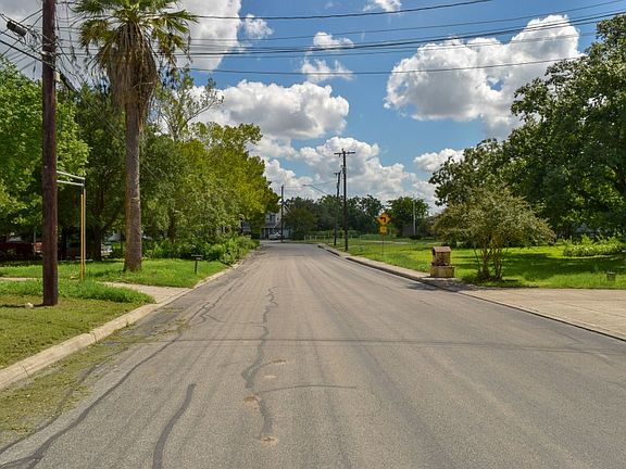 5th image of 331 Ave Maria Dr