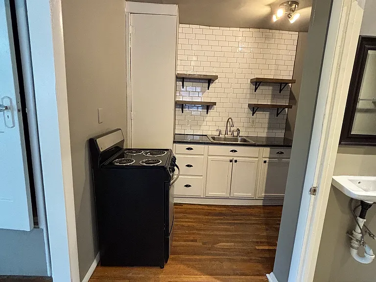 9 N College Ave #2 — Photo 7