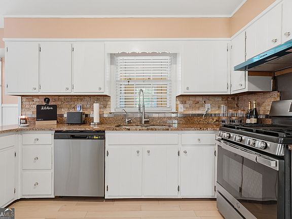 5th image of 6828 Rockland Rd
