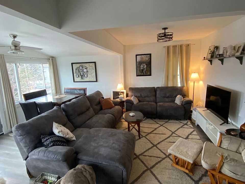 1st image of 609 W Edwards Ave