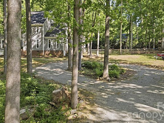 2nd image of 11103 Idlewild Rd