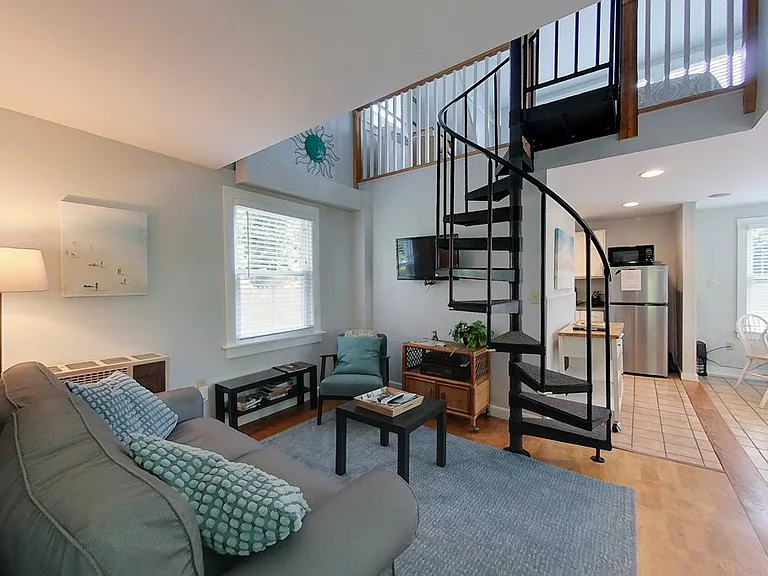 25 Warren Ave — Photo 1