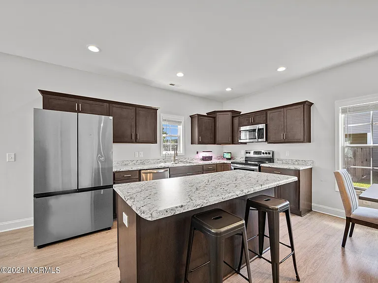 516 Poults Dr — Photo 4