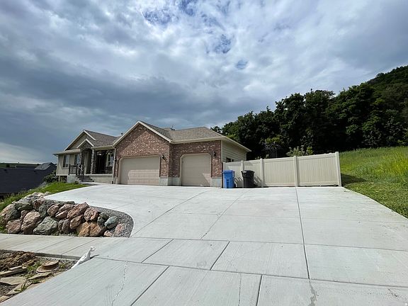 2nd image of 414 Juniper Ct