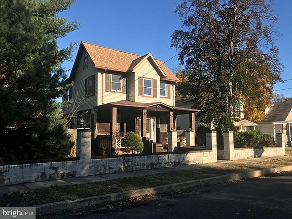 2nd image of 330 Curtiss Ave