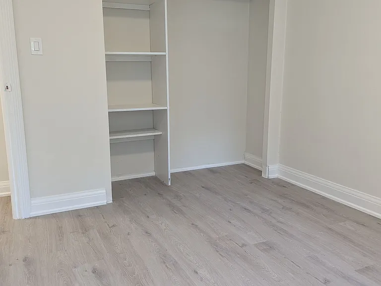 292 Scott Rd #MAIN FLOOR — Photo 9