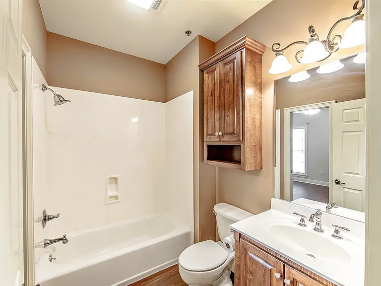 1403 Saint Charles St #203 — Photo 9