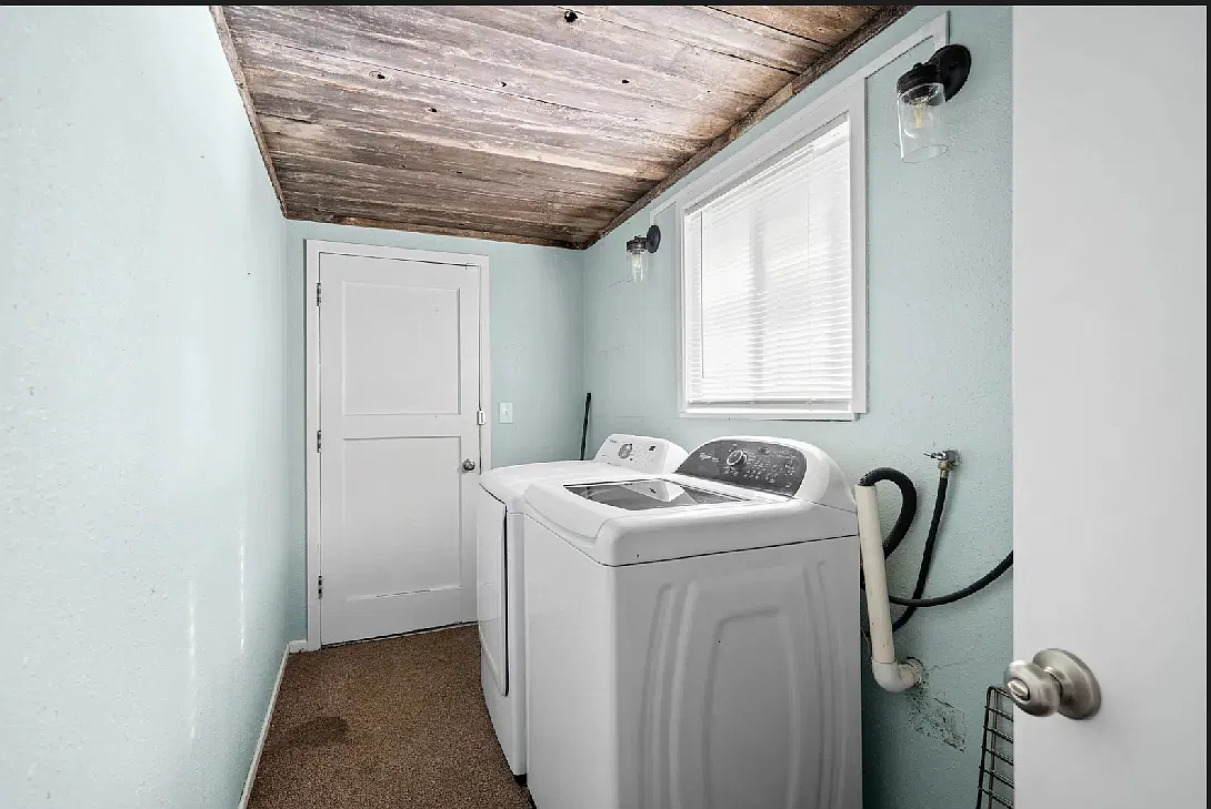3 bed, 1000 sqft, $3,000 — Photo 3
