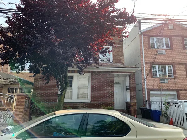 10638 156th St, Jamaica, NY 11433