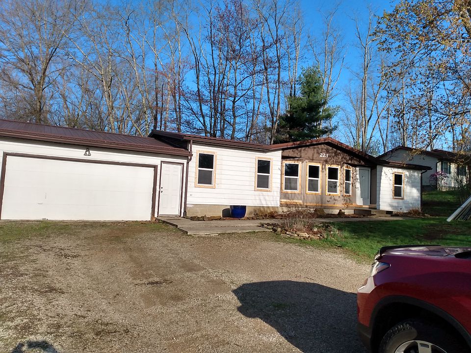 1st image of 223 Hilltop Dr NE