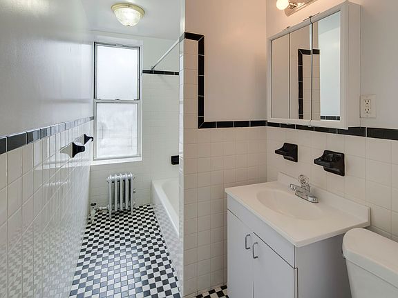 3rd image of 15075 87th Ave APT 1E