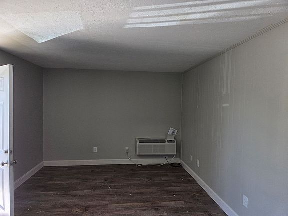 2nd image of 941 Chadwick Dr Unit 3