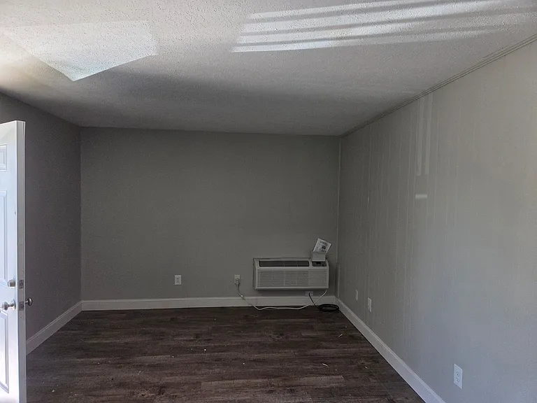 941 Chadwick Dr #3 — Photo 2