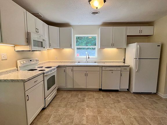 5th image of 1113 Beachum Dr