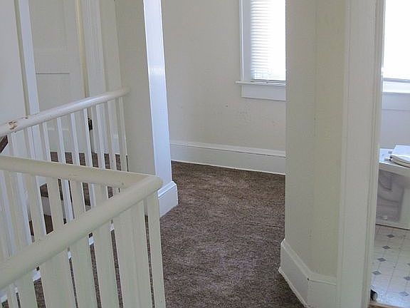5th image of 8945 Hammett Ave