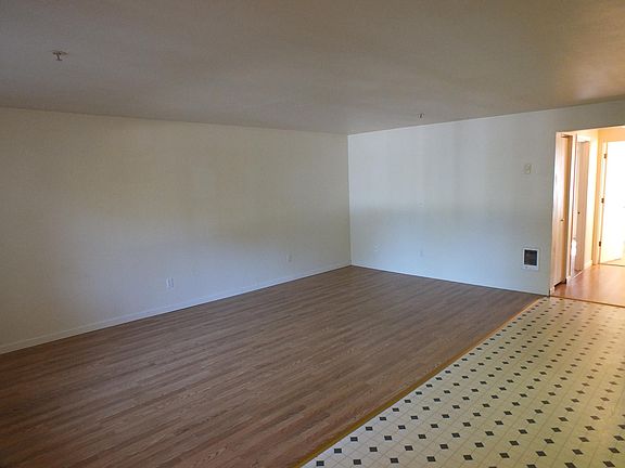 2nd image of 661 Sunset Ave NE Unit 6
