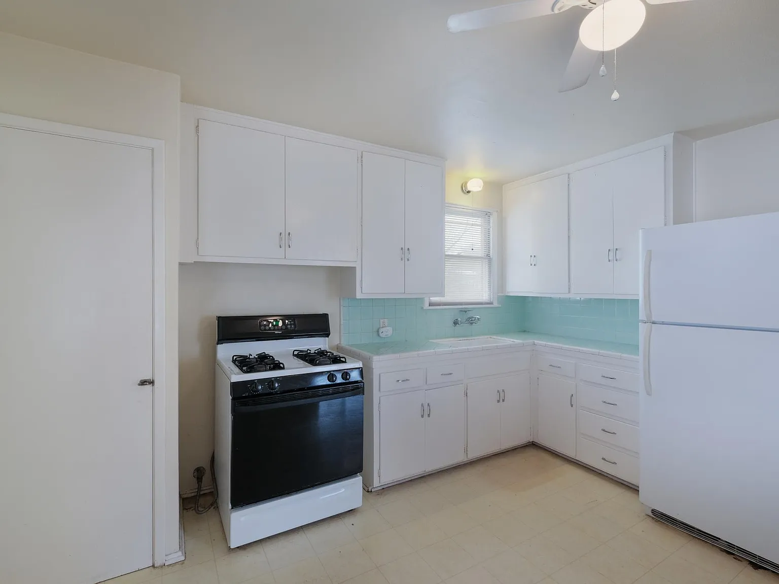 327 Olney Dr — Photo 4
